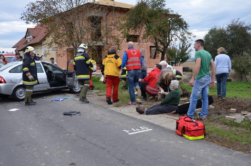 4 eingeklemmte Personen nach Verkehrsunfall in Buttendorf