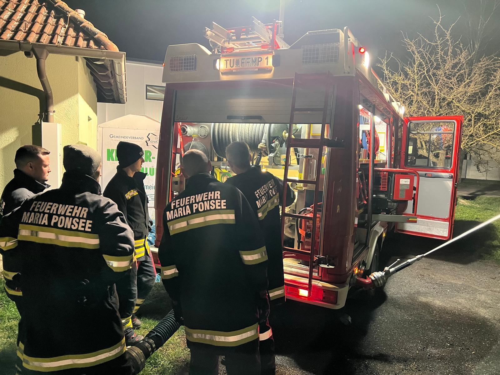 Übung: Tanklöschfahrzeug und schweres Rettungsgerät im Fokus